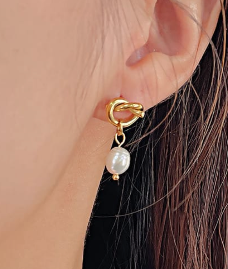 TWIST PEARL EARRING